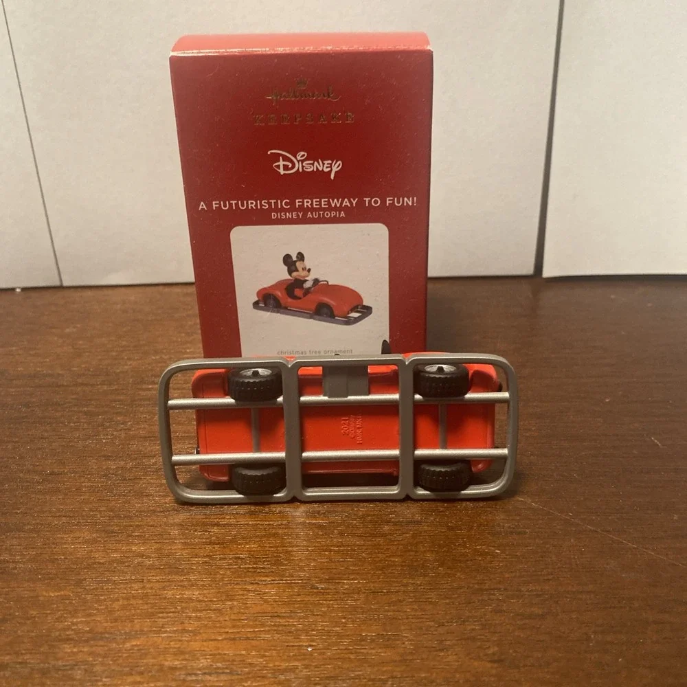 2021 Hallmark Disney Autopia Mickey A FUTURISTIC FREEWAY‎ TO FUN Car Ornament